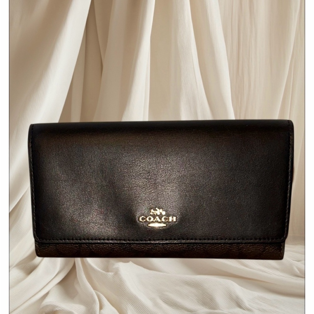 NWOT Coach Black & Brown Leather Continental Trifold Gold Logo & Coach Gift Box